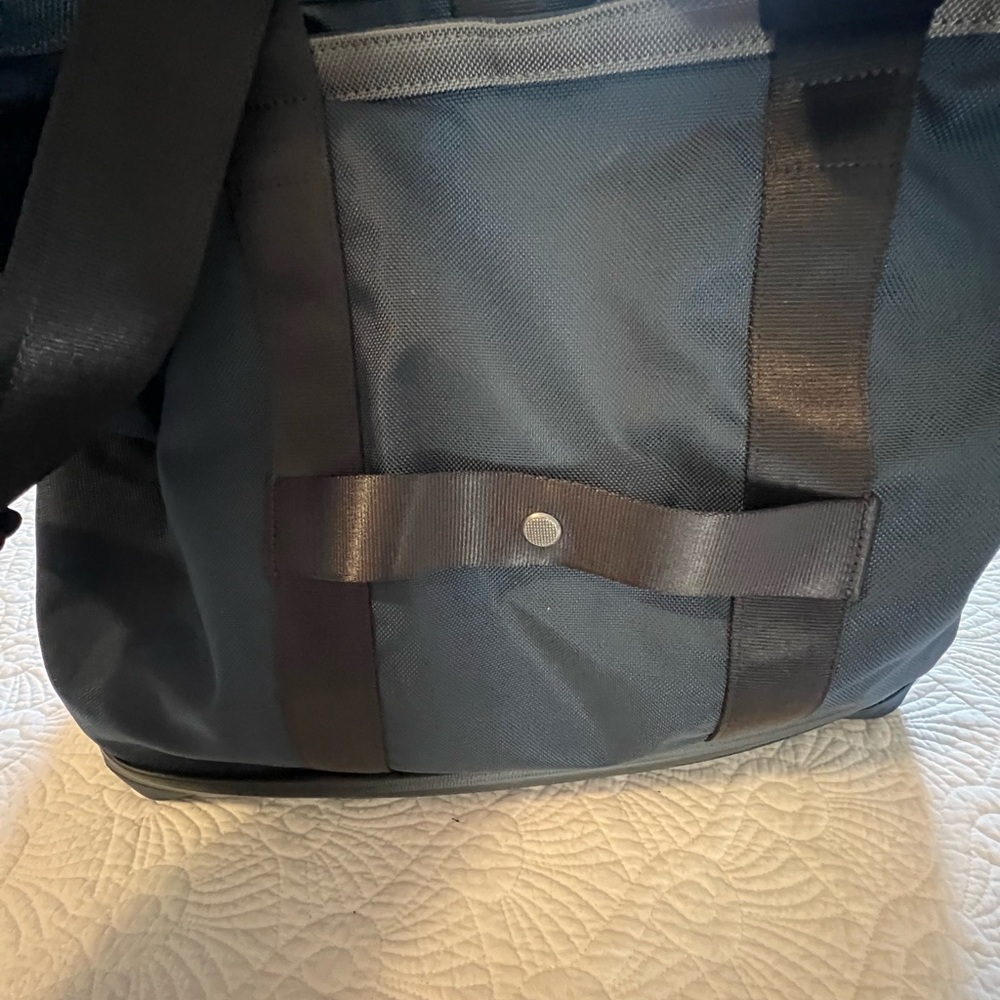 Tumi Black NWT Interior Large Tote Bag - Picture 9 of 14